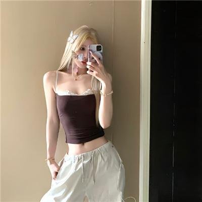 黑金地的女人海报